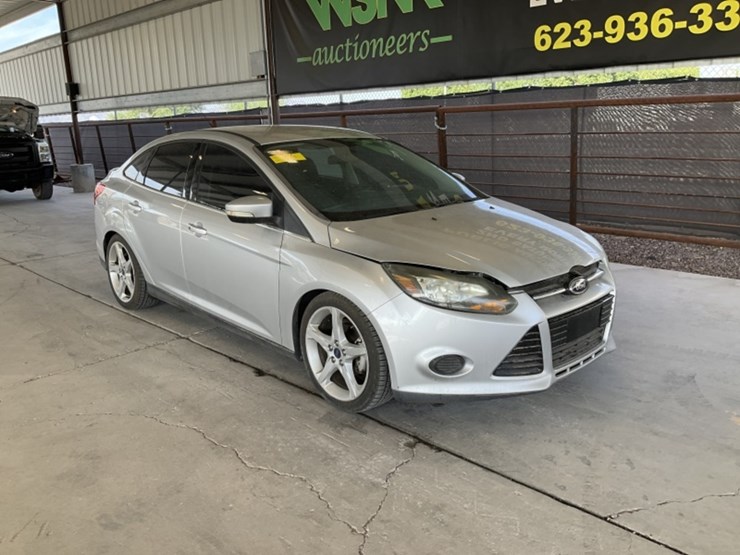 2014-ford-focus-sdn-image-2