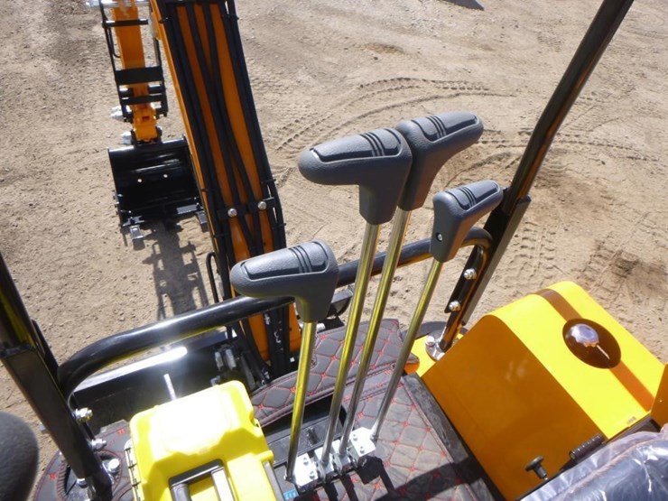 2025-vicsec-vc15j-hydraulic-excavator-image-23