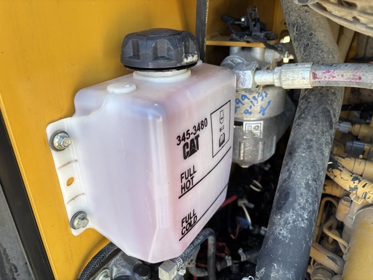 2016-caterpillar-259d-image-38