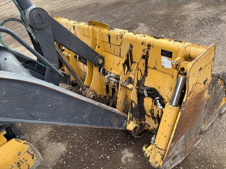 2019-deere-310l-ep-image-11