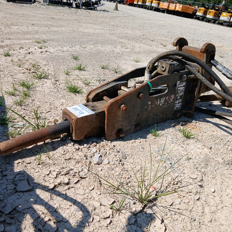 #20719 • Striker Hydraulic Hammer Excavator Attachment