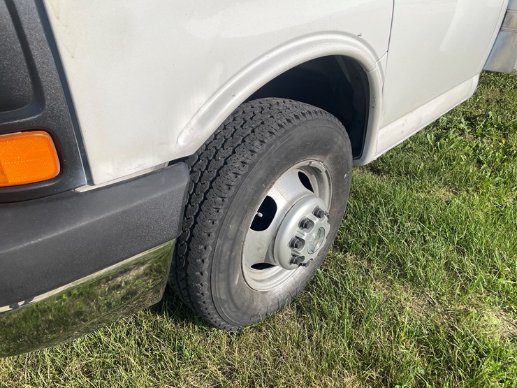 2005-chevrolet-3500-image-15