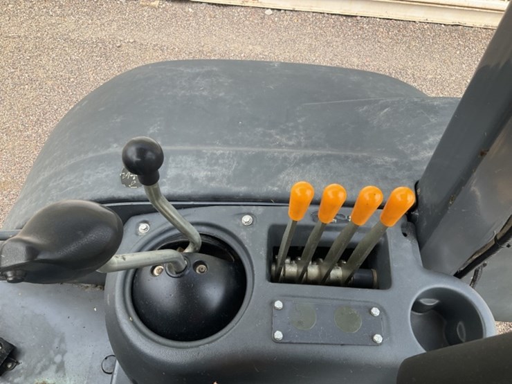 2016-deere-210l-image-26