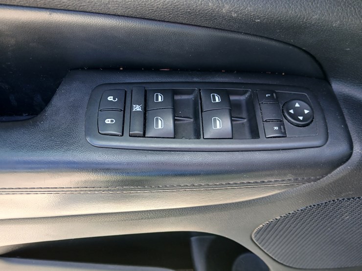 2011-jeep-grand-cherokee-image-18