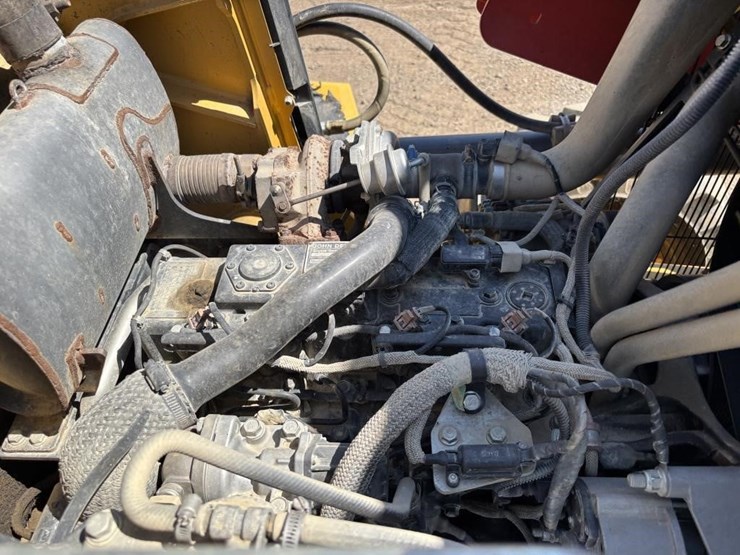 2020-deere-310l-ep-image-64