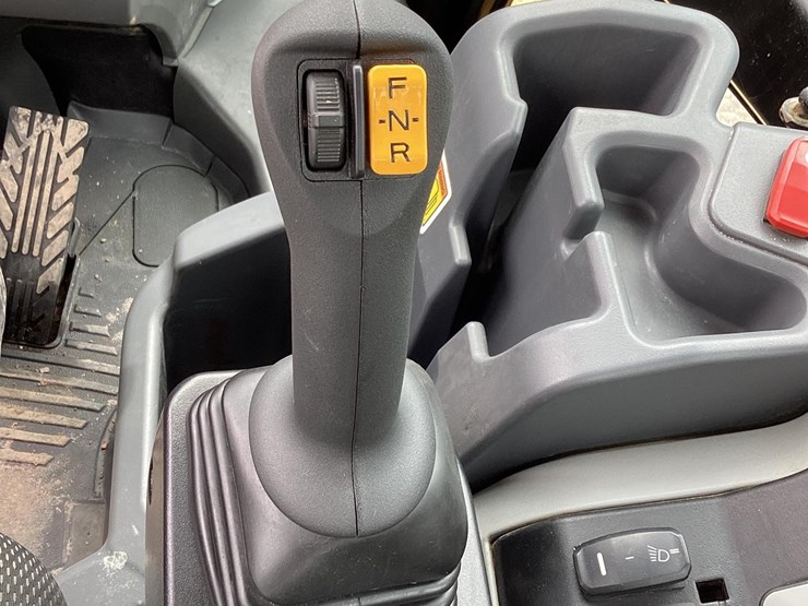 2019-caterpillar-440-image-16