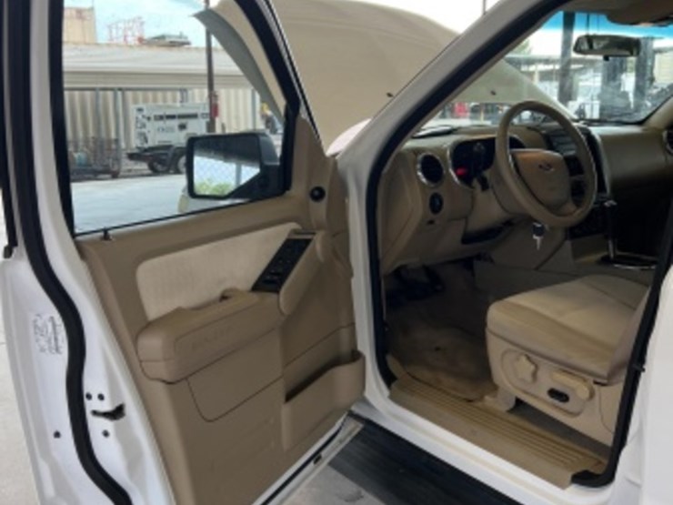 2008-ford-explorer-xlt-image-21