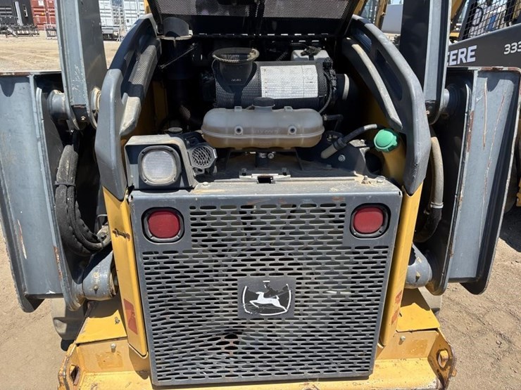 2015-deere-333e-image-29