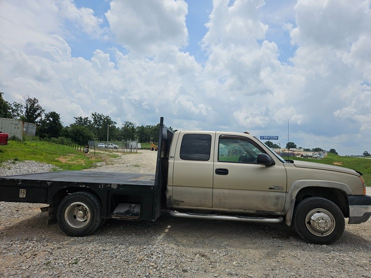2005-chevrolet-silverado-3500-image-12