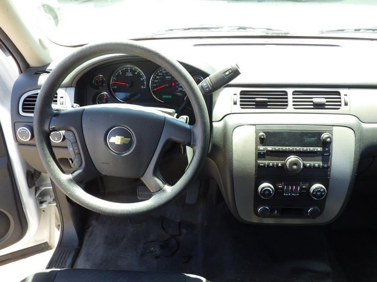 2014-chevrolet-tahoe-image-9