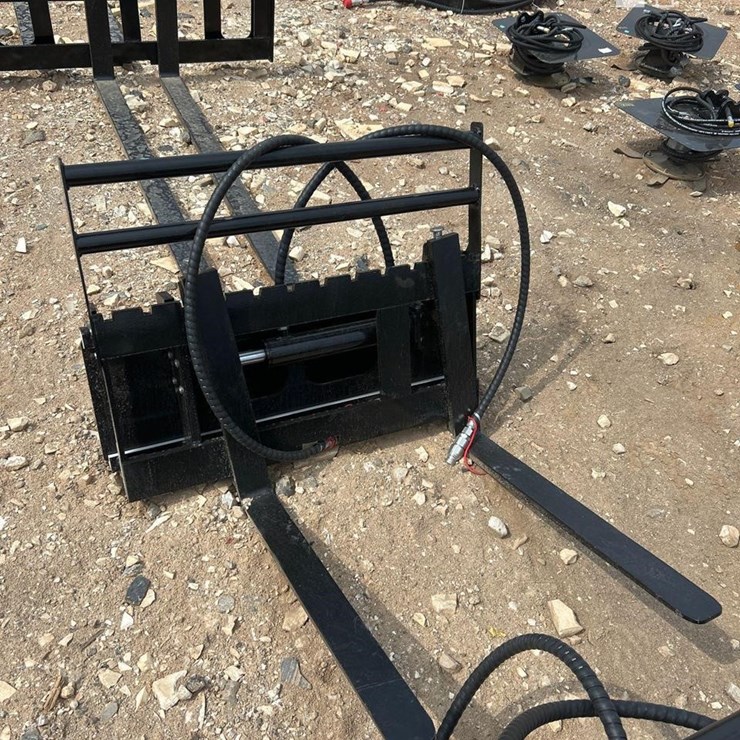 FUTURE 29IN MINI SKID STEER SIDE SHIFT FORK ATTACH