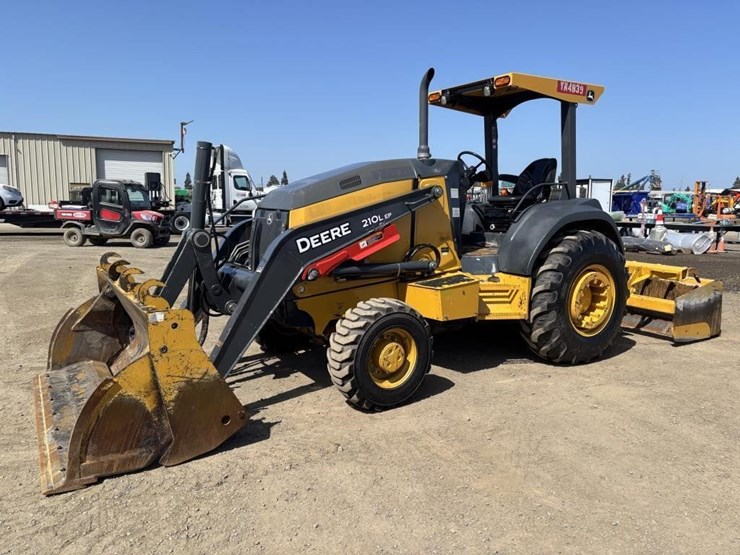 2019-deere-210l-image-1