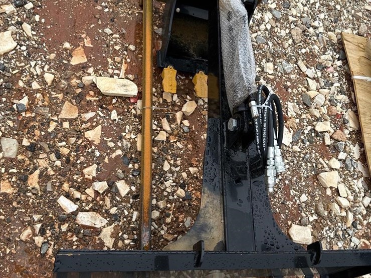 future-skid-steer-backhoe-attachment-image-1