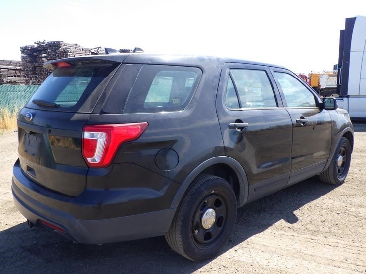 2016-ford-explorer-image-3