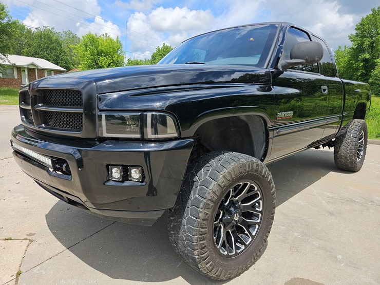 #18968-•-2002-dodge-ram-pickup-truck-image-1