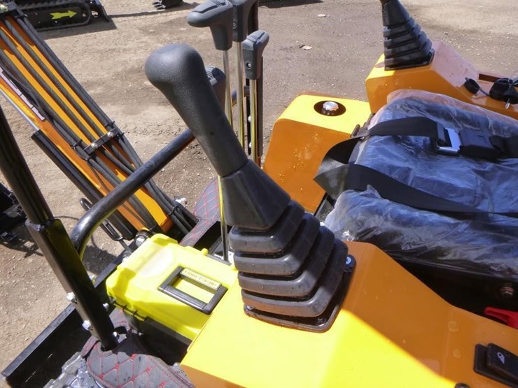 2025-vicsec-vc15-hydraulic-excavator-image-21