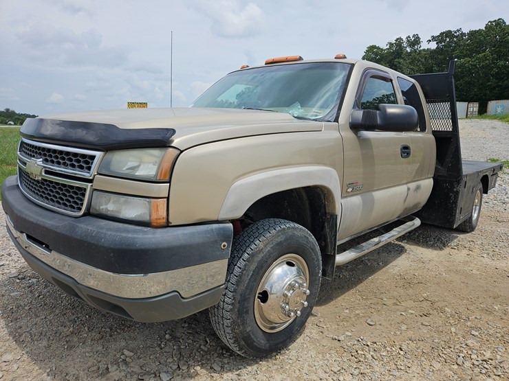 2005-chevrolet-silverado-3500-image-1
