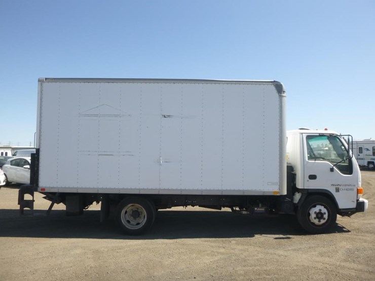 2005-isuzu-npr-image-7
