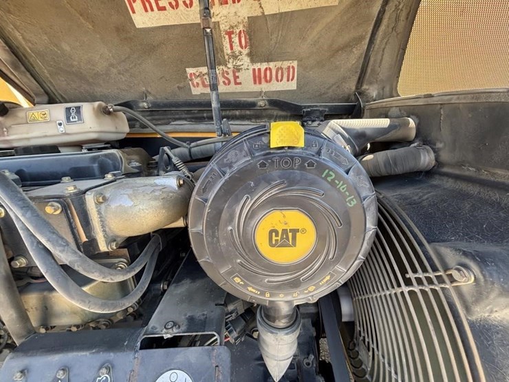 2004-caterpillar-th560b-image-54