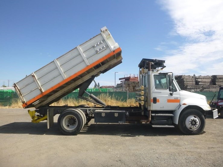 2004-international-durastar-4300-image-8
