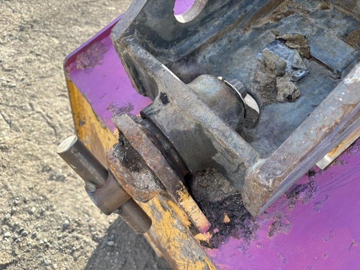 2020-deere-310l-ep-image-18
