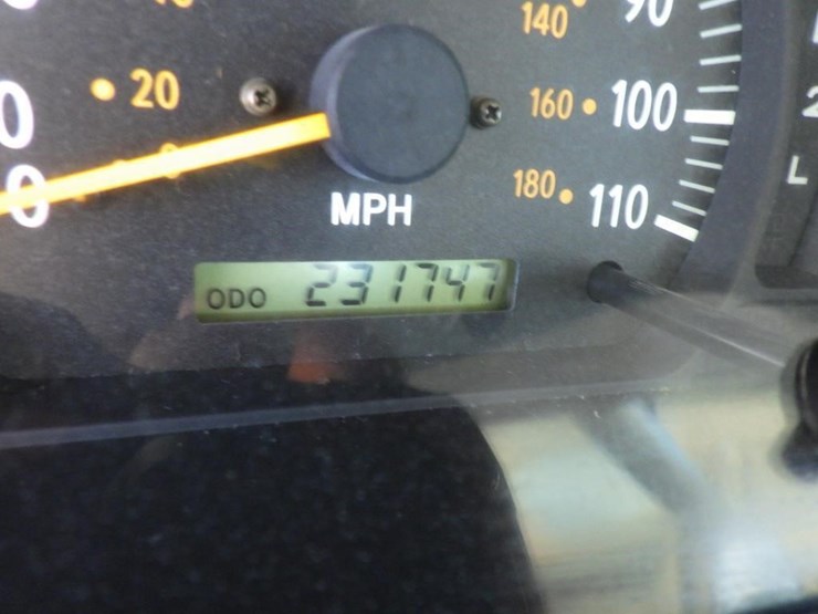 2004-toyota-tundra-image-14