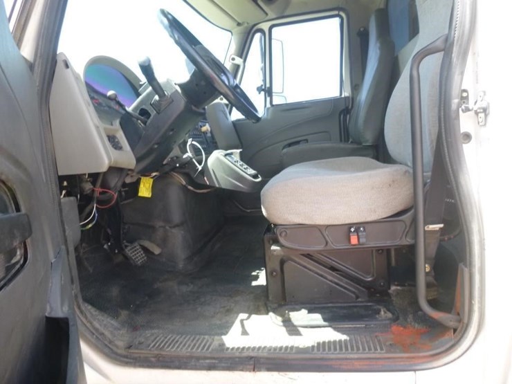 2012-international-durastar-4400-image-11
