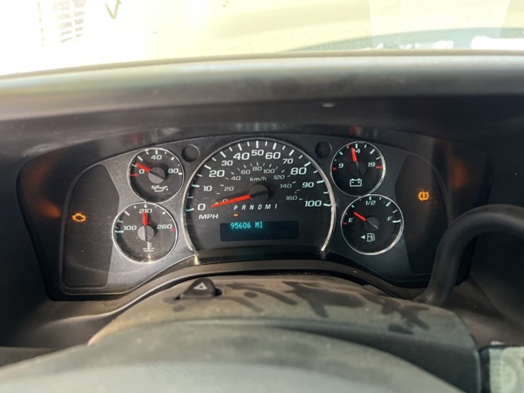 2014-chevrolet-express-2500-image-18