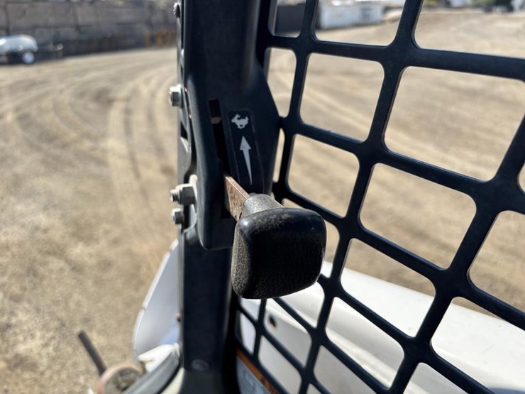 2013-bobcat-s630-image-23