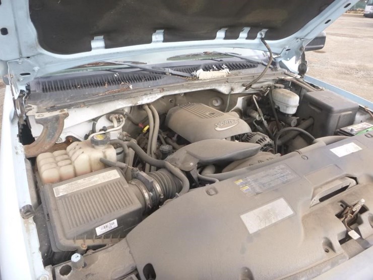 2004-gmc-2500-image-12