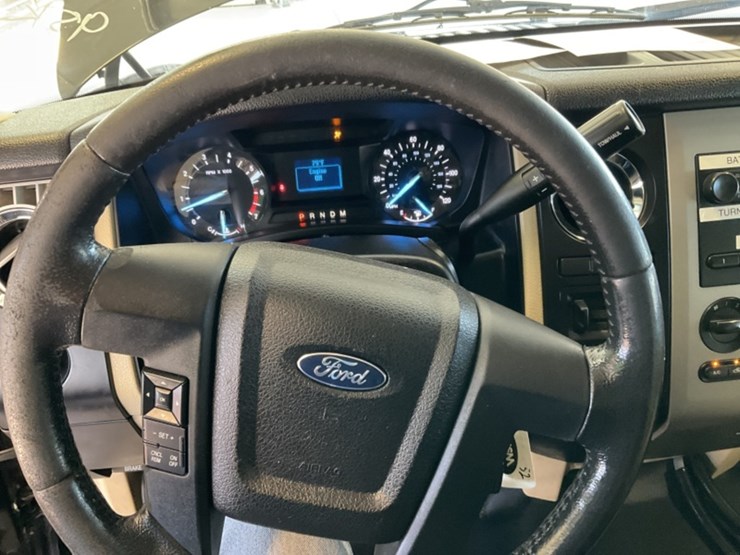 2015-ford-expedition-image-16