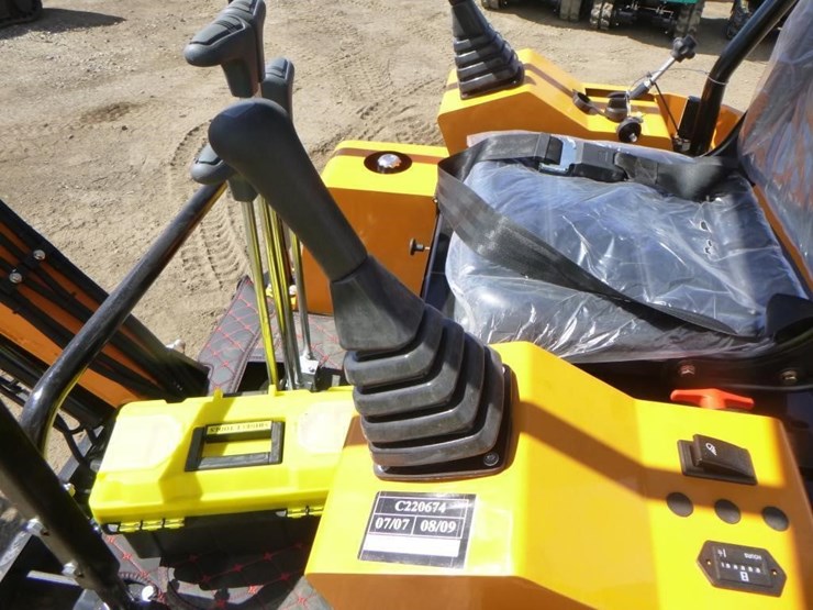 2025-vicsec-vc15j-hydraulic-excavator-image-21