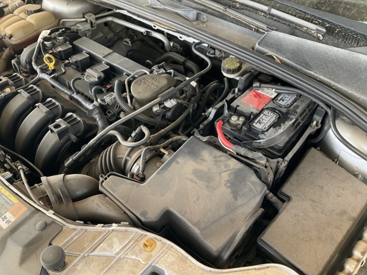 2014-ford-focus-sdn-image-10
