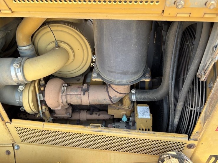 2006-caterpillar-d6n-image-46