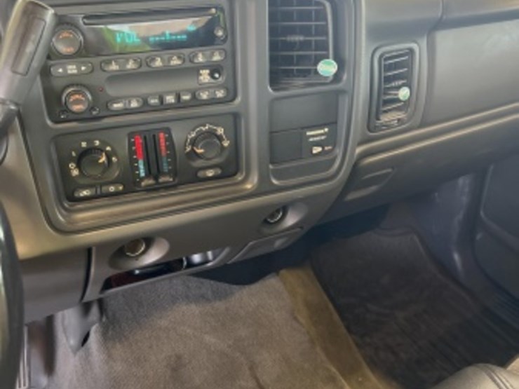 2004-chevrolet-silverado-1500-image-19