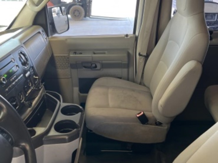 2014-ford-e350-image-22
