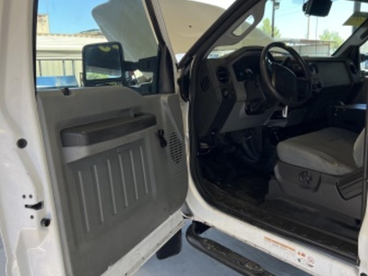 2013-ford-f550-image-25