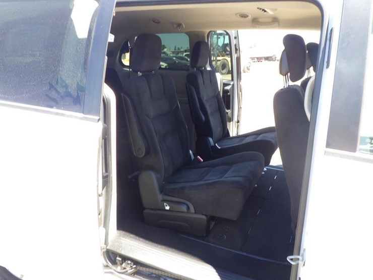 2014-dodge-grand-caravan-image-8
