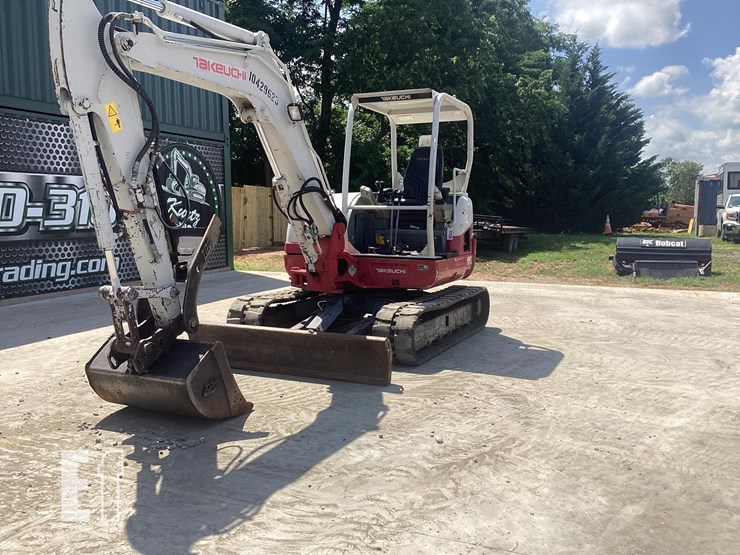 2016-takeuchi-tb260-image-10