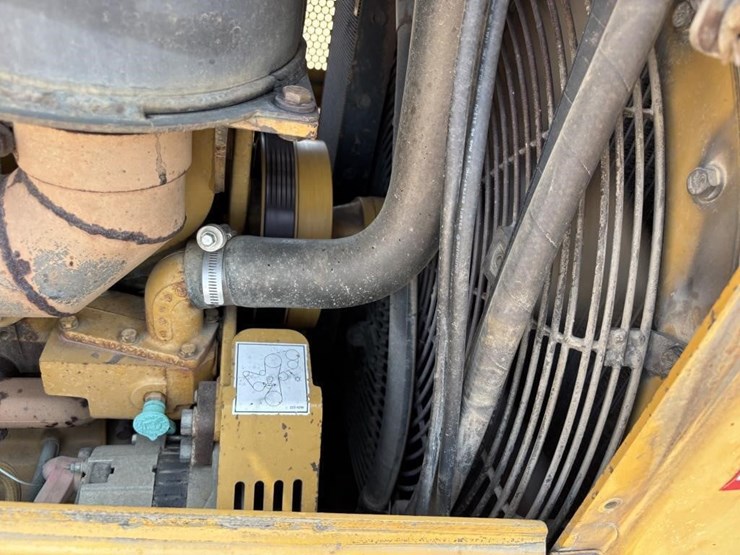 2006-caterpillar-d6n-image-47