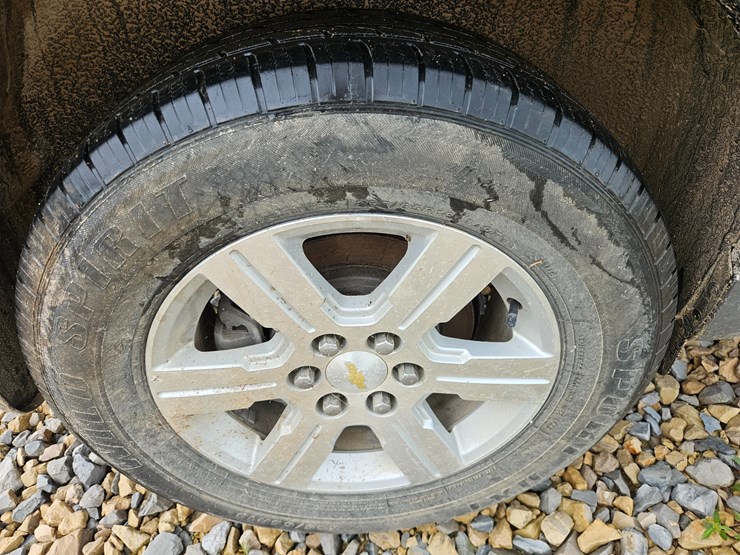 2011-chevrolet-traverse-image-38