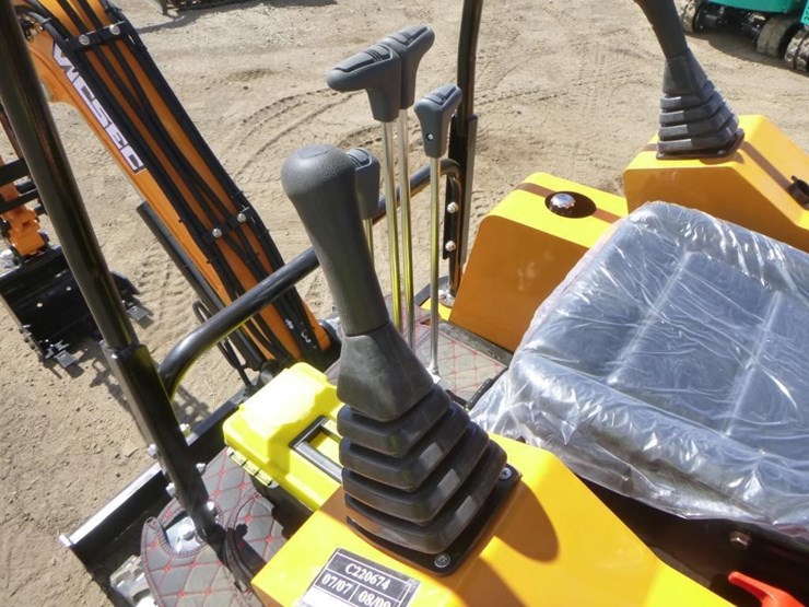 2025-vicsec-vc15j-hydraulic-excavator-image-21