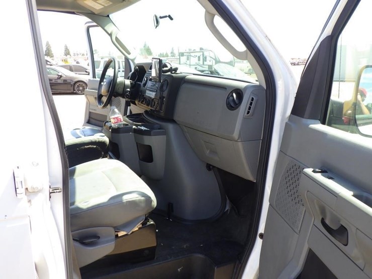 2013-ford-econoline-350-image-6