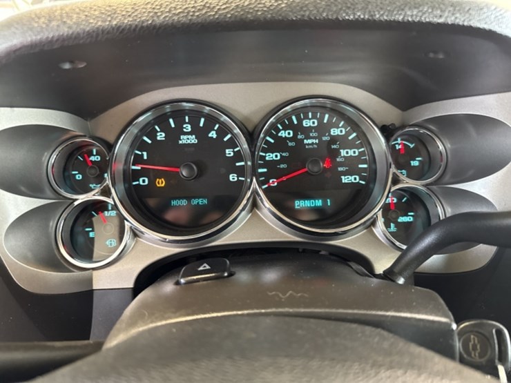 2013-chevrolet-silverado-2500hd-image-17