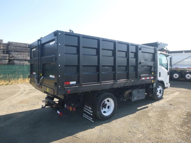 2017-isuzu-nqr-image-3
