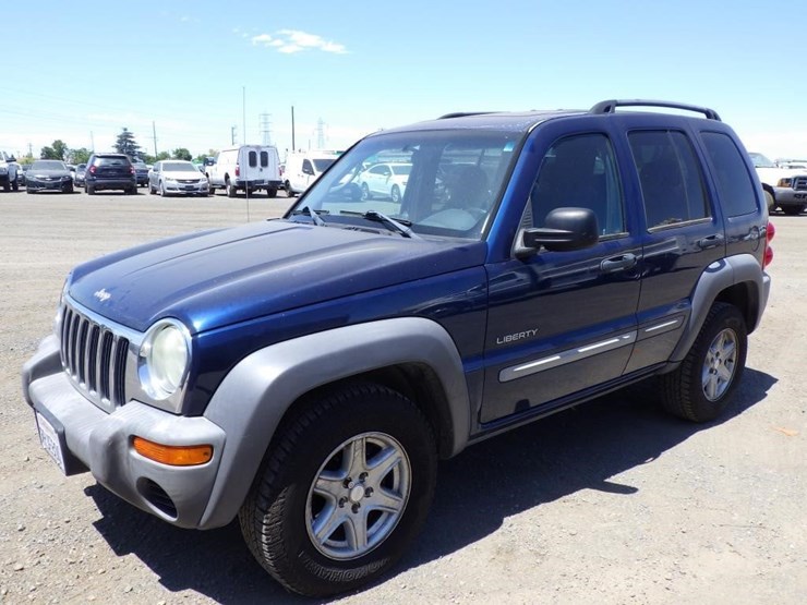 2004-jeep-liberty-image-1