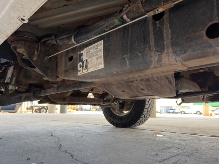 2013-chevrolet-silverado-2500hd-image-27