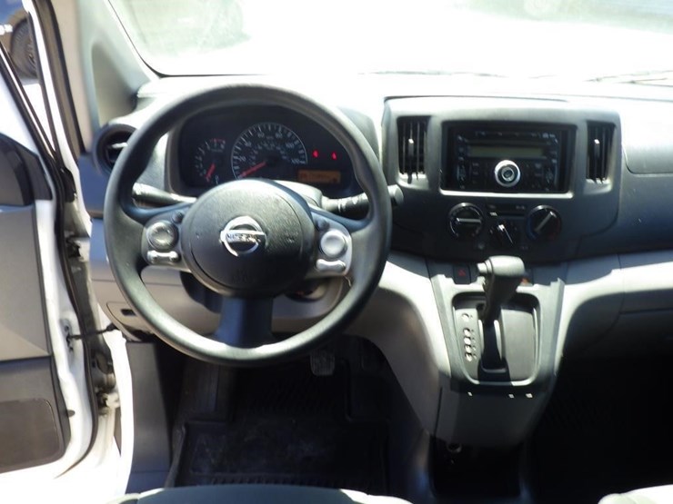 2013-nissan-nv200-image-9