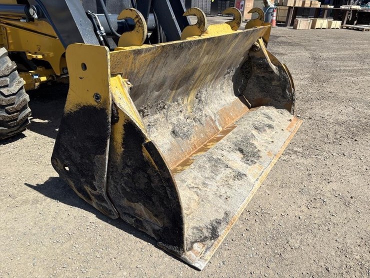 2021-deere-210l-image-10