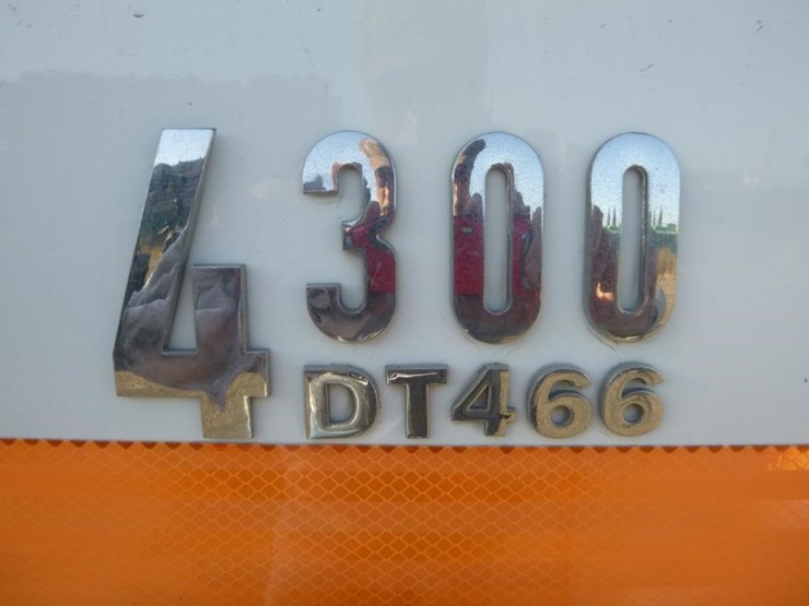 2004-international-durastar-4300-image-22